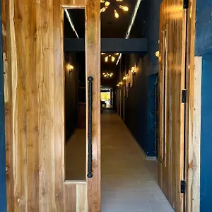 https://poblado-living.colombiamedellinhotels.com