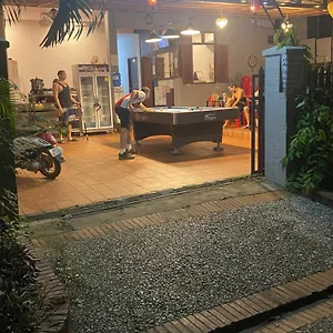 https://aurora-backpackers-hostel.hotelsluangprabang.com